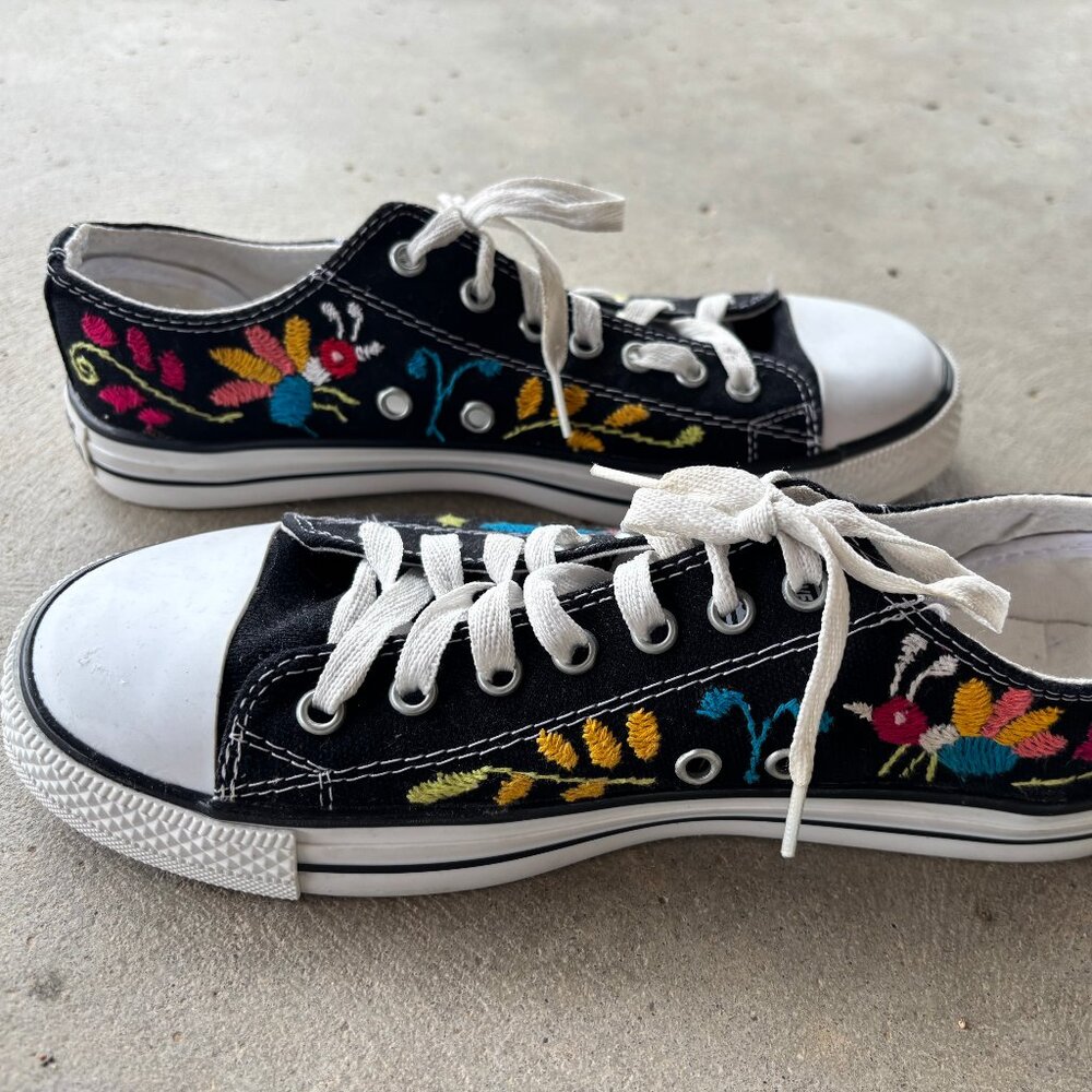 Mexican Embroidered Converse Size 8.5 Never Worn